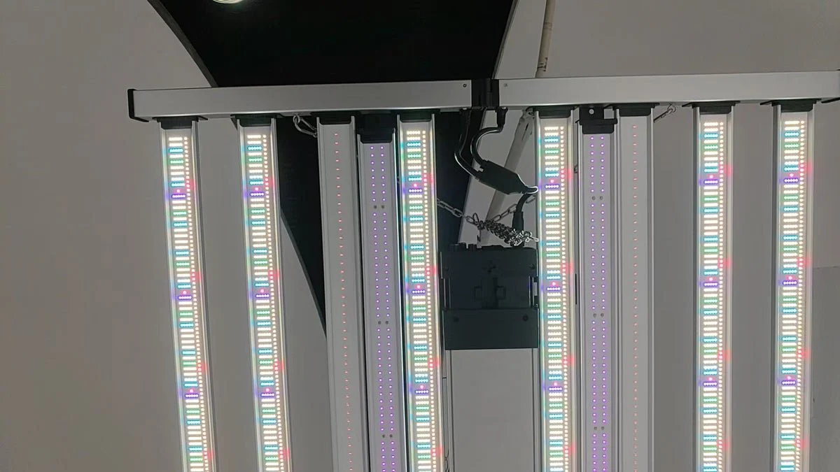 Mammoth Lighting Nova Sun Series 8 Bar 950W LED Grow Light - Image 11